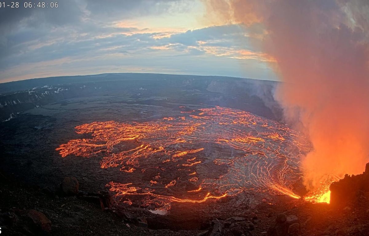 Lava fountaining and glowing eruptive vent inside Halemaʻumaʻu crater at Kīlauea's summit