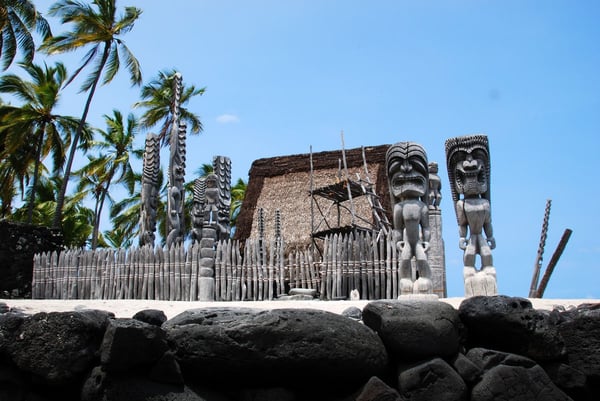 Carved kiʻi standing guard at Puʻuhonua o Hōnaunau, the Place of Refuge