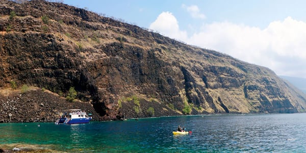 The pali cliffs and turquoise water of Kealakekua Bay on the Big Island