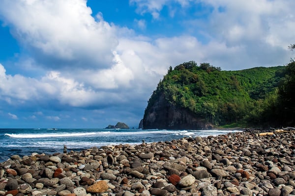 Pololū Valley Beach