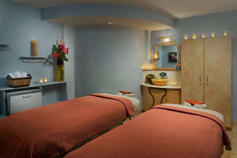 Courtyard by Marriott Waikiki Beach photo 2