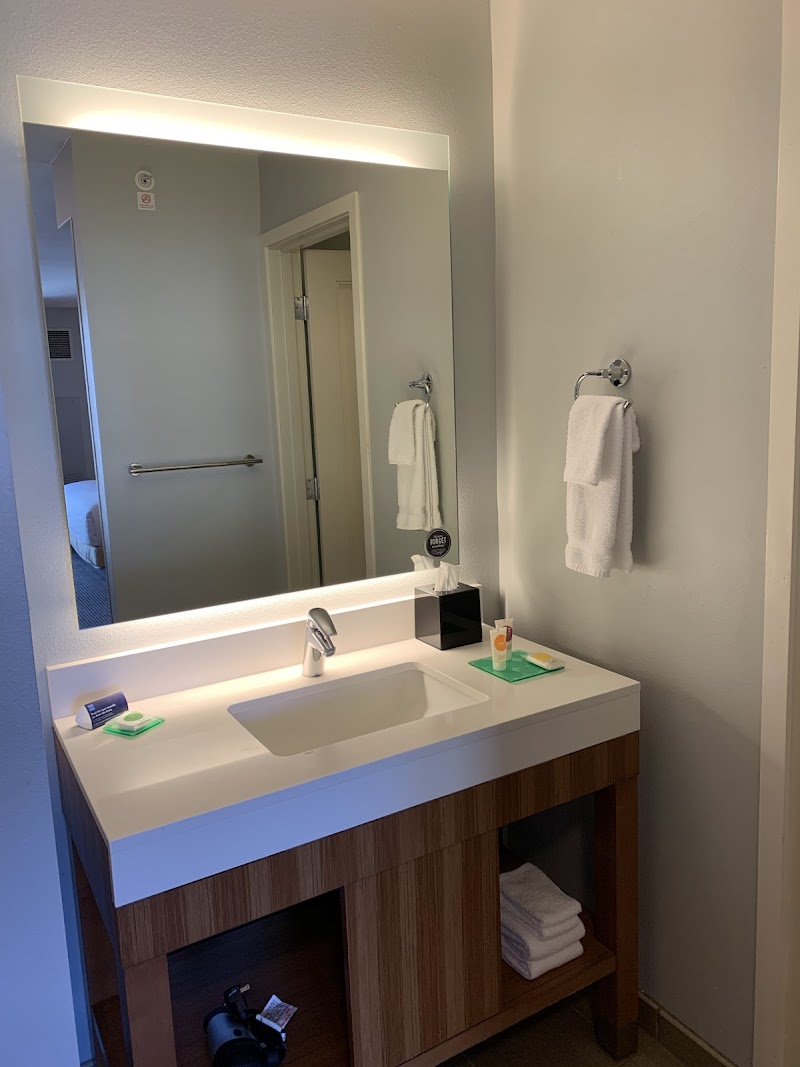 Hyatt Place Waikiki Beach photo 4