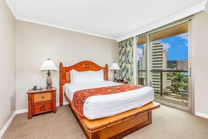 Luana Waikiki Hotel and Suites photo 2