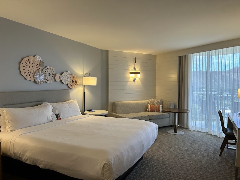 Waikiki Beach Marriott Resort & Spa photo 2