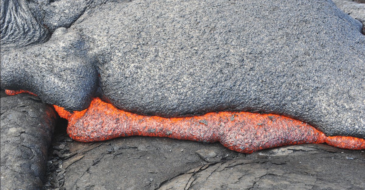 Pahoehoe Lava flow along Crater Rim Drive