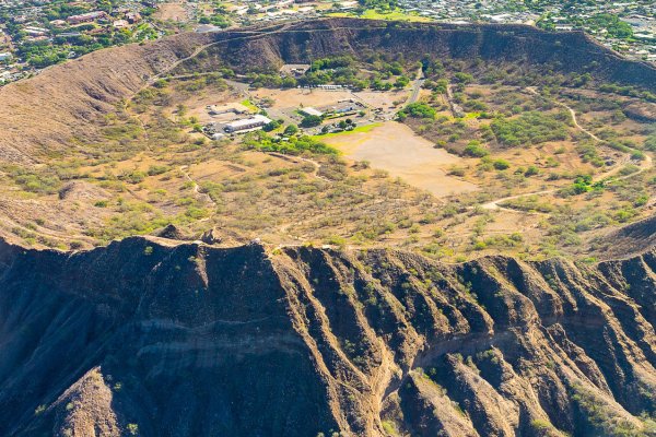 Diamond Head (Leahi) Hiking Trail Tile Image