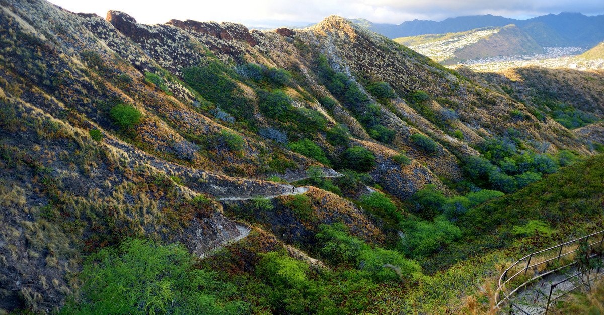 Trails leading to the top of Diamond Head State Monument