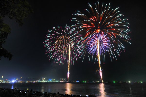 Dinner Cruise - Friday Night Fireworks Tile Image