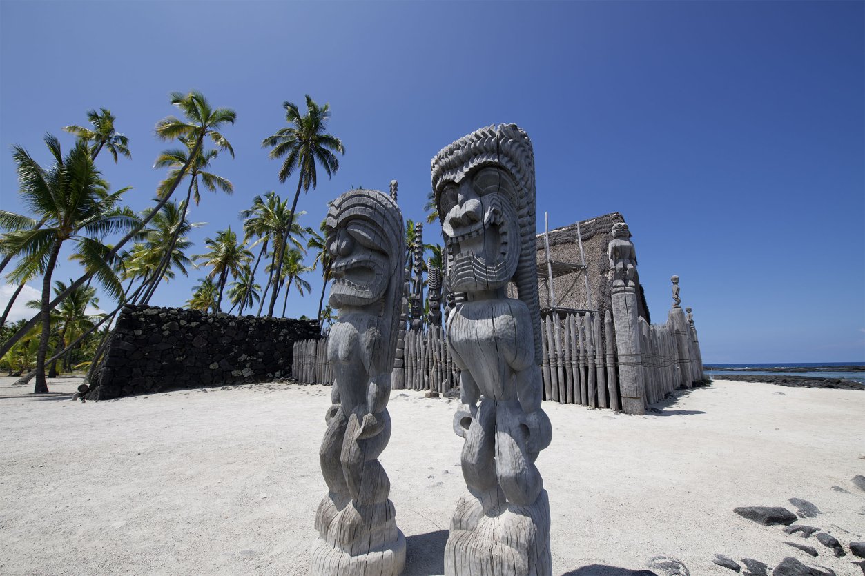Exploring Pu'uohonua o Honaunau