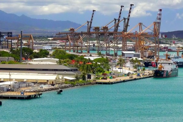 Honolulu Harbor on Oahu Tile Image