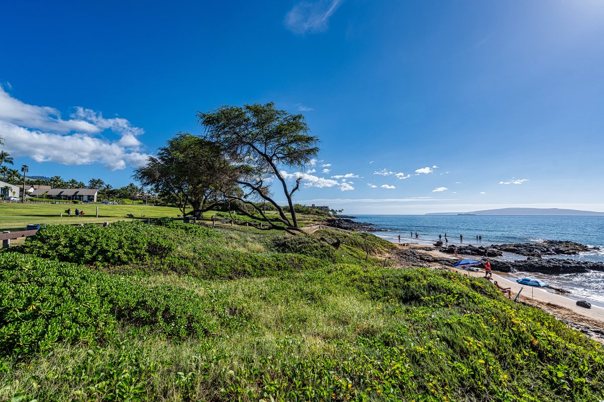 Kamaole III Beach on Maui with beachgoers and golden sand