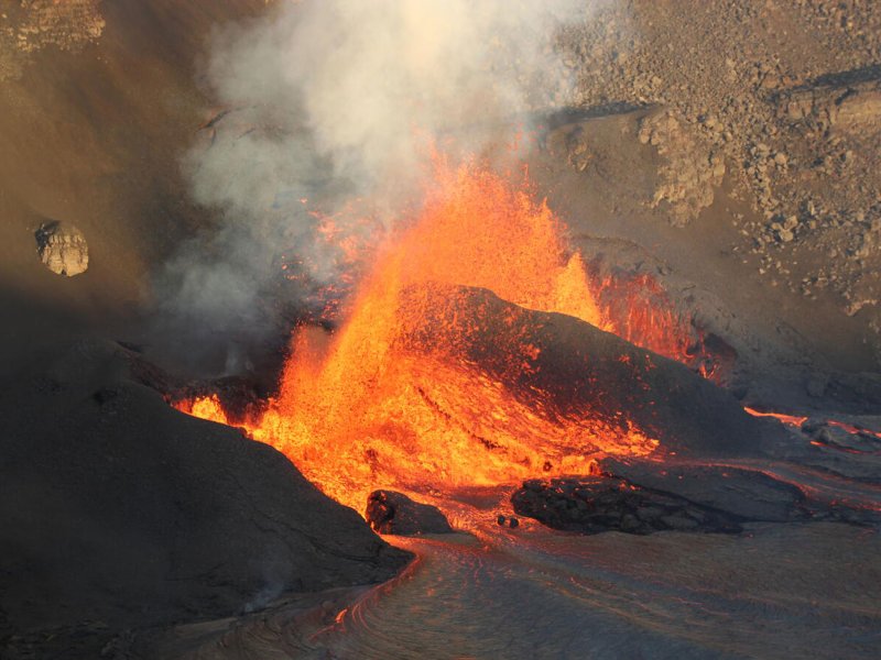 5 Minute old Rock in Kilauea Volcano