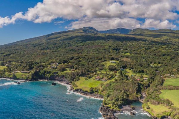 Things to do in Maui on a Budget Tile Image