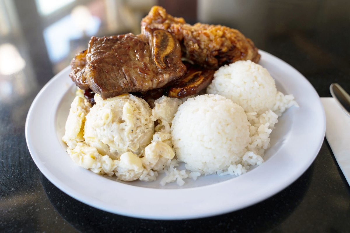Best Places To Get a Mixed Plate on Each Island in Hawaii