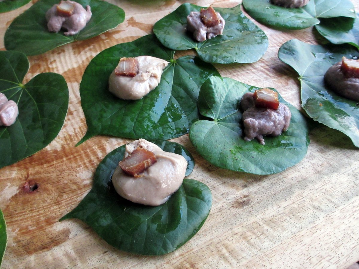 Fresh poi served on a leaf in Hawaii Tile Image