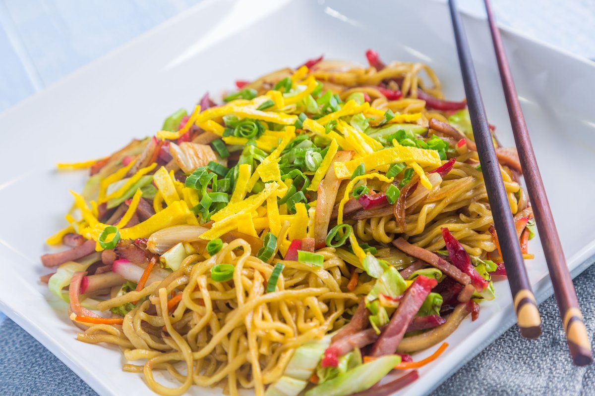 Where to Get Saimin in Hawaii | Hawaii Travel Guide Tile Image