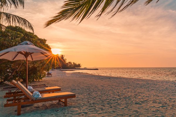 Top Resorts in Hawaii for Couples Tile Image