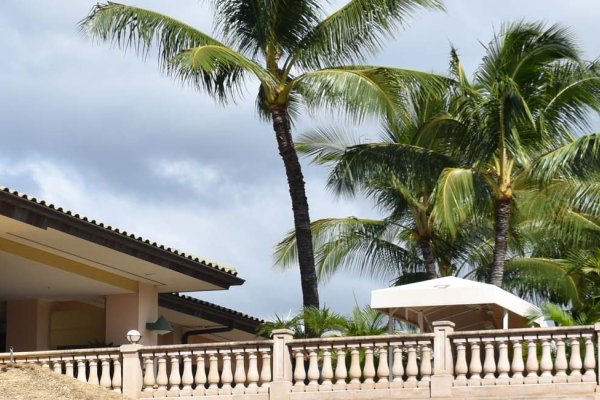 The Shops at Wailea Tile Image