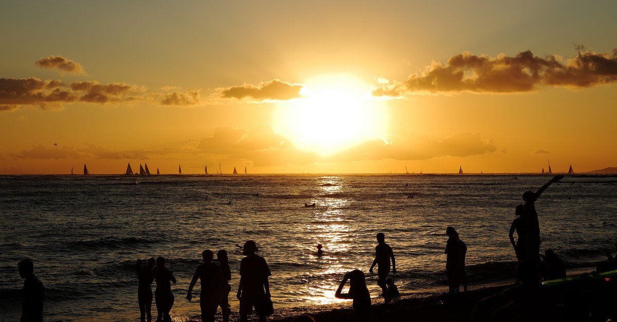 Enjoy multiple ways to see the Waikiki Sunset