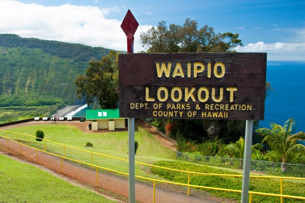 Waipio Valley Lookout Sign