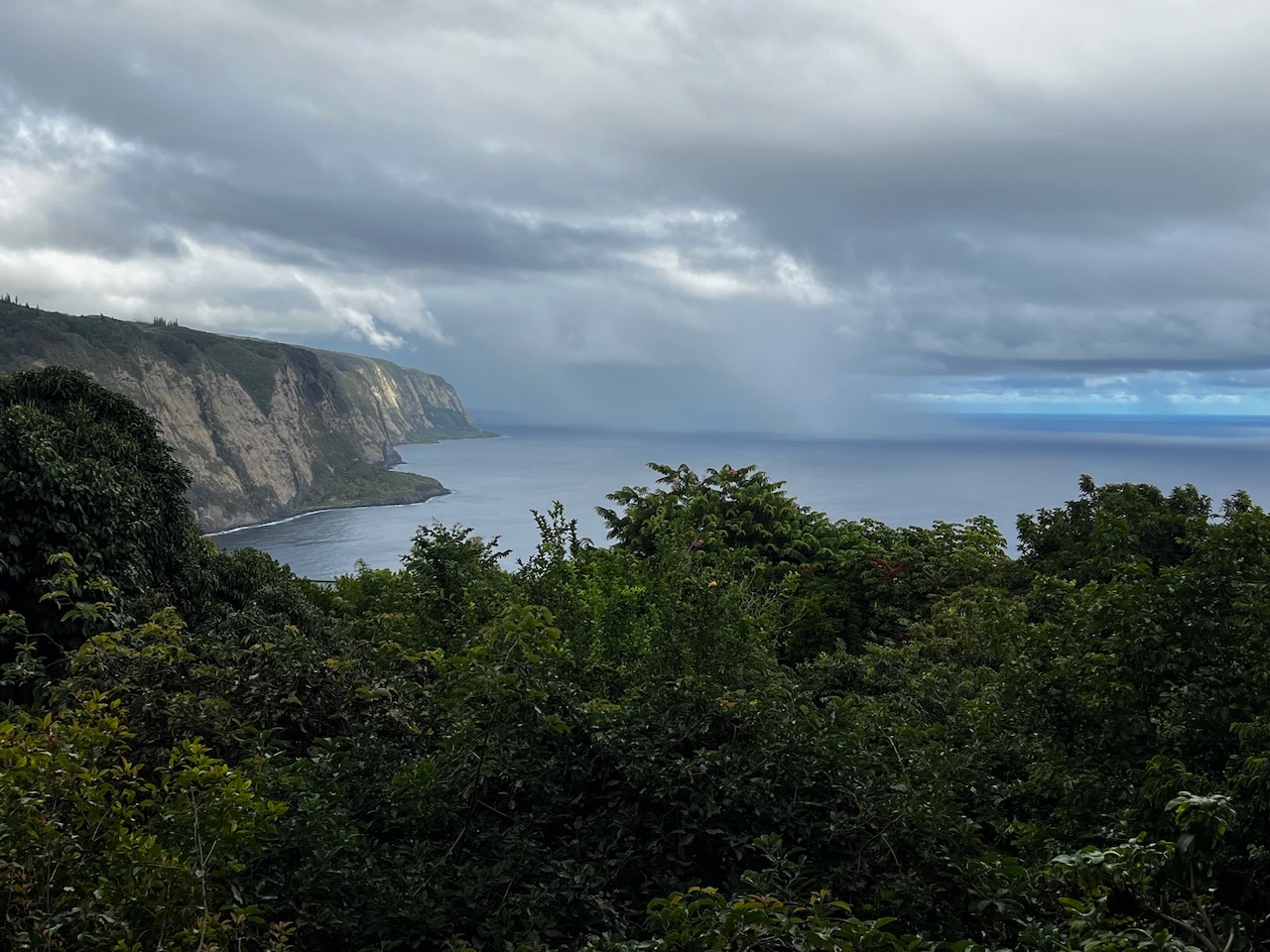 Waipiʻo Valley coastline from the overlook, Hāmākua coast
